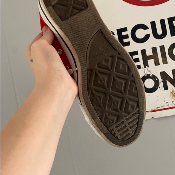 Red low top converse - Picture 2 of 3